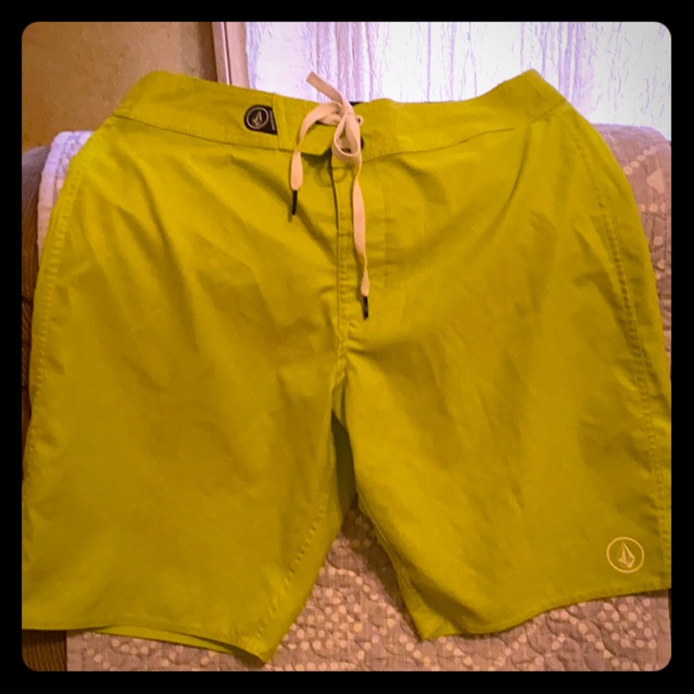 Men’s Volcom Board shorts 🏖